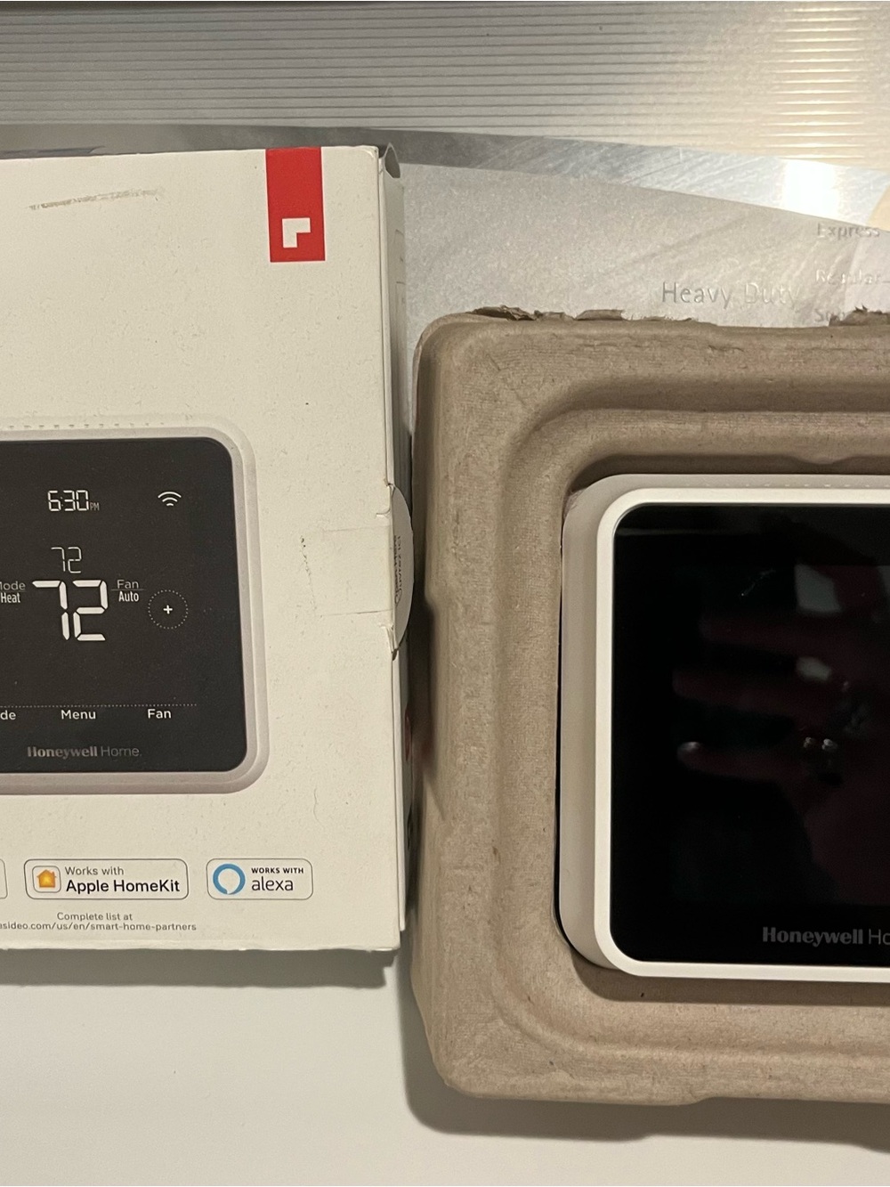 LIKE NEW Honeywell Home T5 Smart Thermostat - White